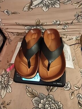 NWOT Sole selections women's black & brown cushion sole throng sandals size 7